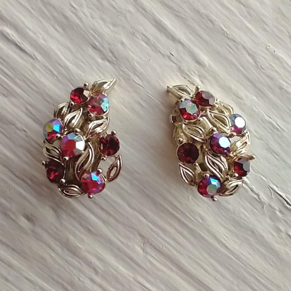 Vintage Lisner Gold Tone Rhinestone Clip Earrings